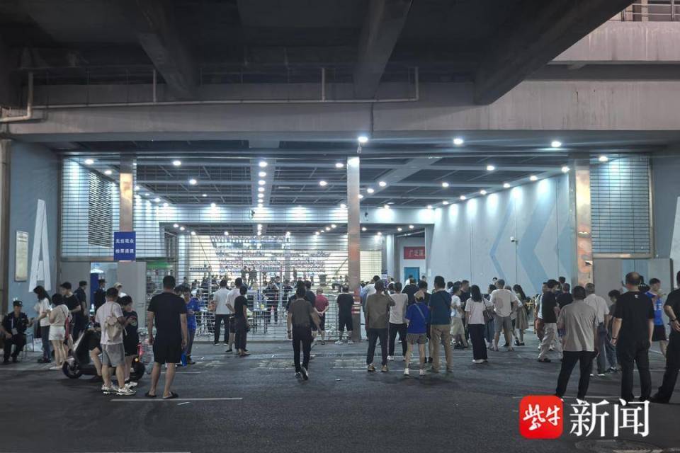 biA, 人群中的一, 一起欢呼着
